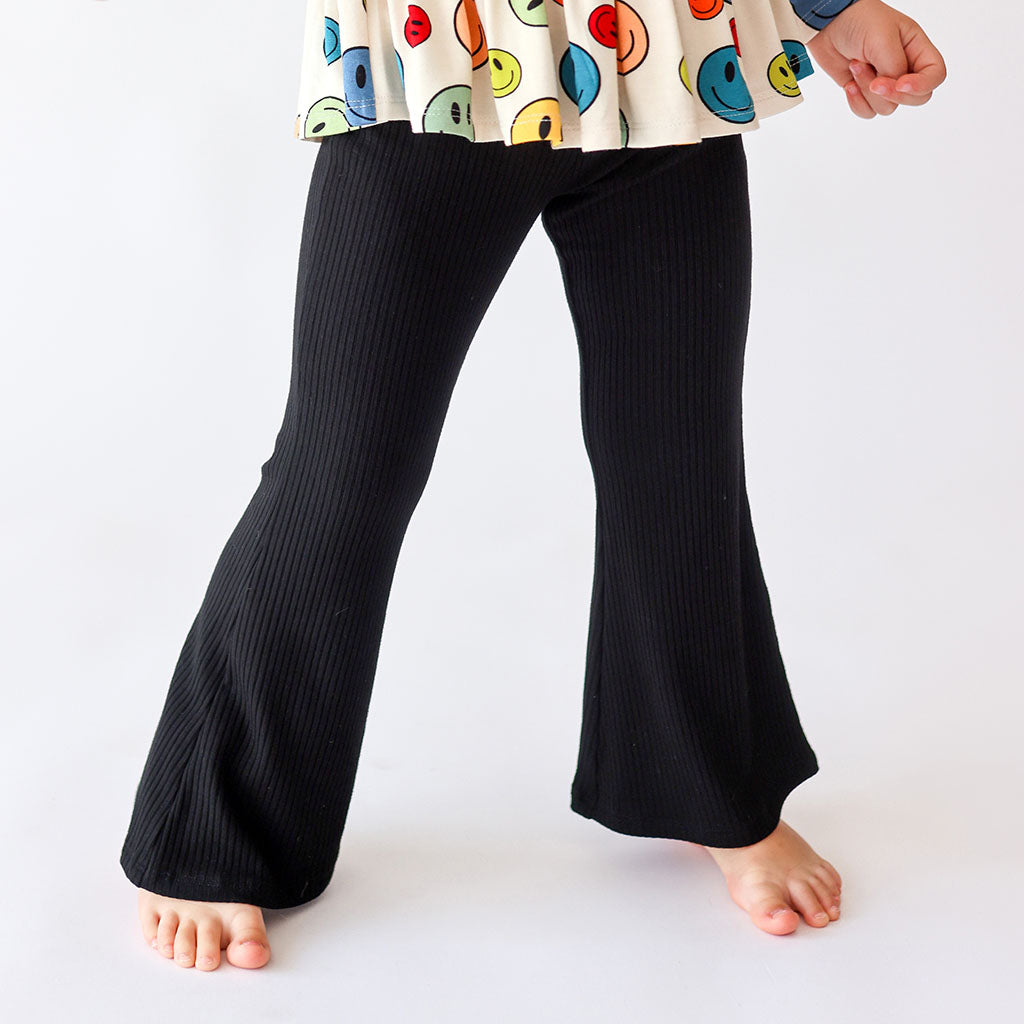 POSHPEANUT2022-PP-BT026-SIM-LIFESTYLE-1_4269227b-f08c-4da5-848e-75332706ea99