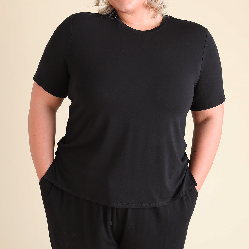 POSHPEANUT2024-PP-AD123-BLK-LIFESTYLE-1