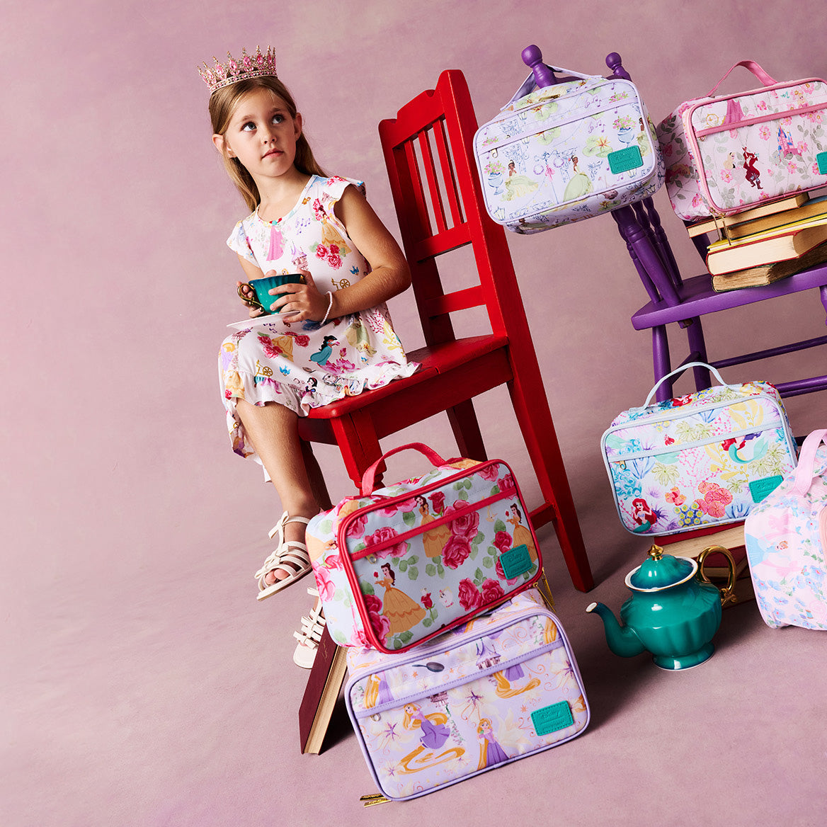 POSHPEANUT2025-PP-BAG-GROUP-LIFESTYLE-2