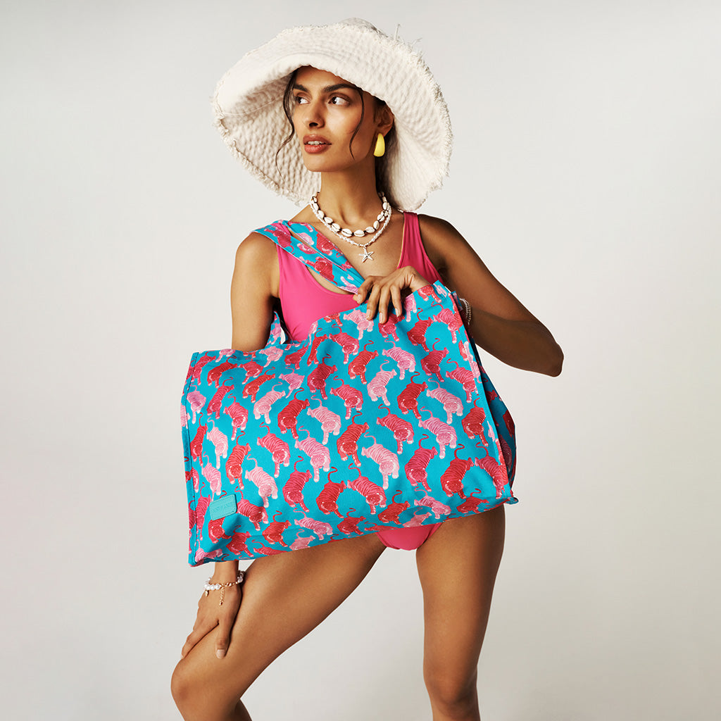 POSHPEANUT2025-PP-BG036-LMJ-LIFESTYLE-1_2081bdc9-cf92-4421-b823-fc3e6a927903