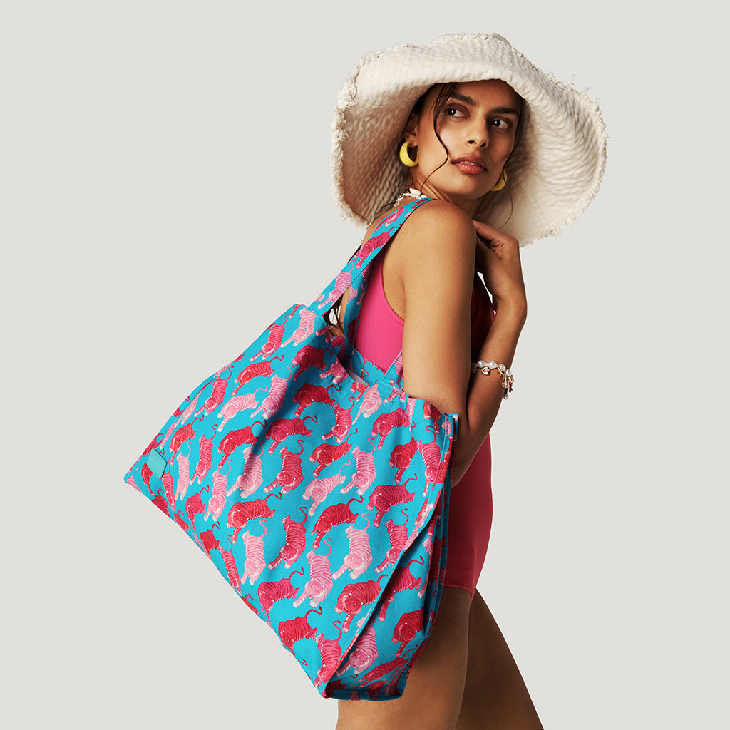 POSHPEANUT2025-PP-BG036-LMJ-LIFESTYLE-2_c1862cde-ab9a-4702-ac46-b5698f00108a