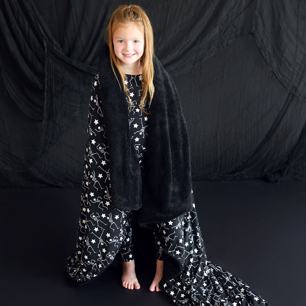 POSHPEANUT2025-PP-BL008-FBO-LIFESTYLE-1