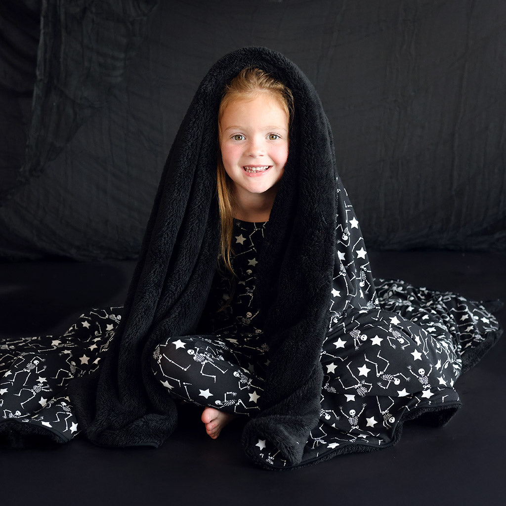 POSHPEANUT2025-PP-BL008-FBO-LIFESTYLE-2