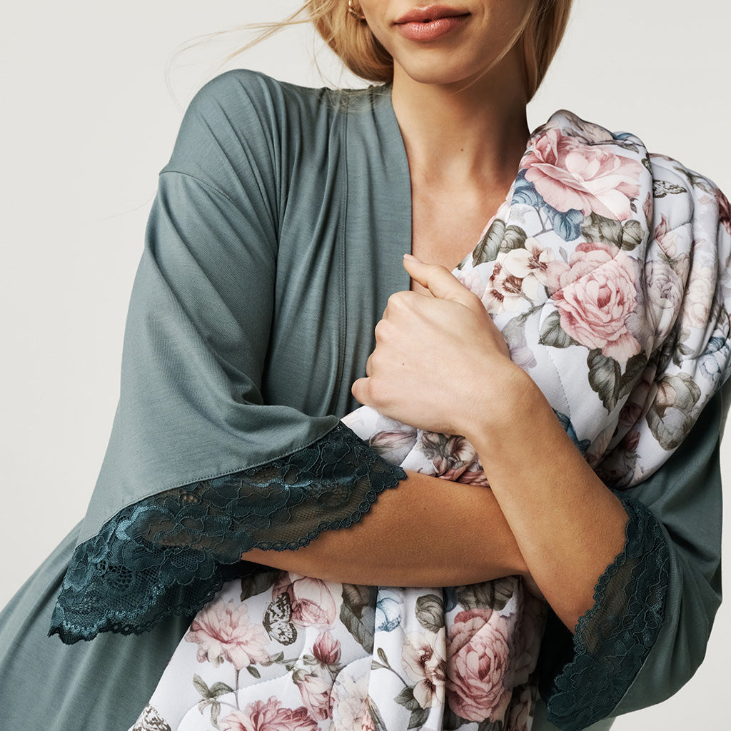 POSHPEANUT2025-PP-BL009-ARM-LIFESTYLE-1