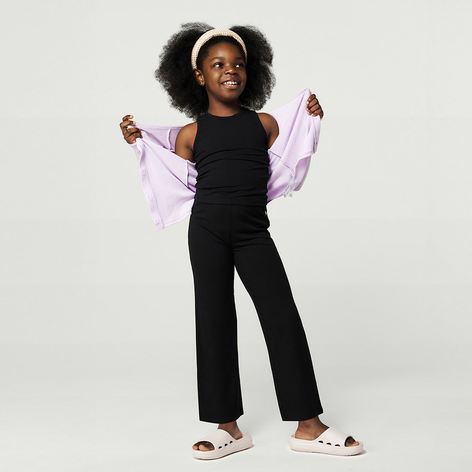 POSHPEANUT2025-PP-BT096-BLK-LIFESTYLE-1