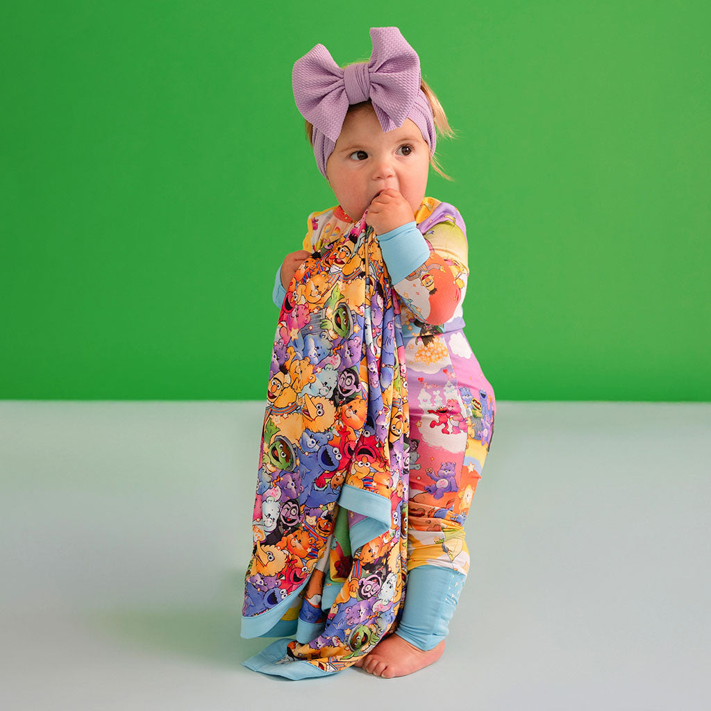 POSHPEANUT2025-PP-SW010-CSB-LIFESTYLE-4